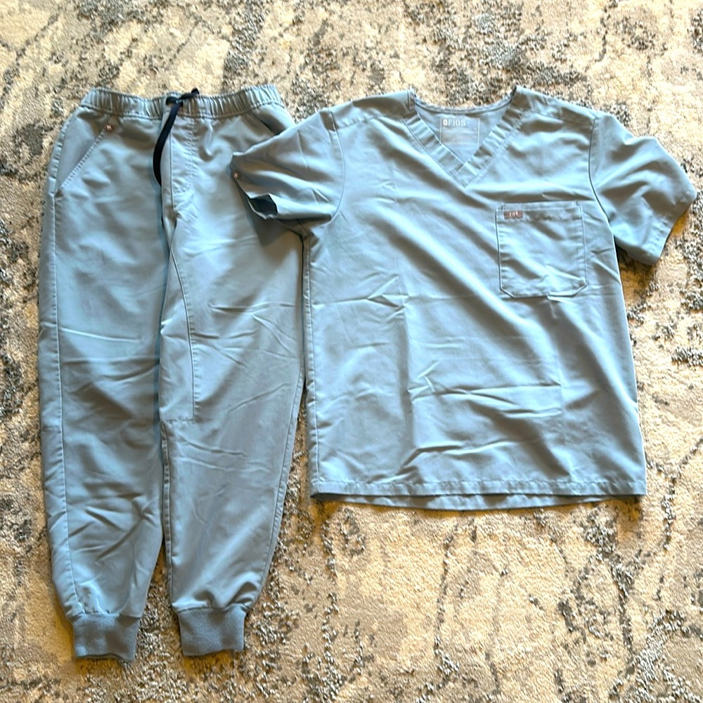 Men’s Light Blue FIGS scrub set